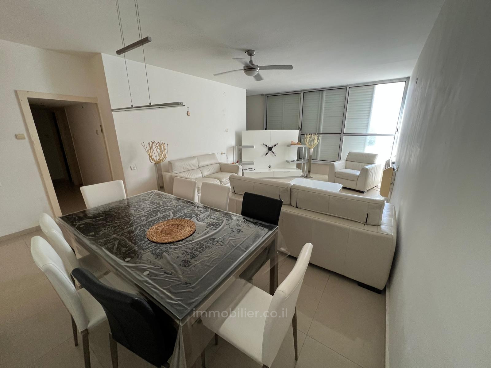 Apartamento 4 cômodos Netanya Centro da cidade 511-IBL-1735