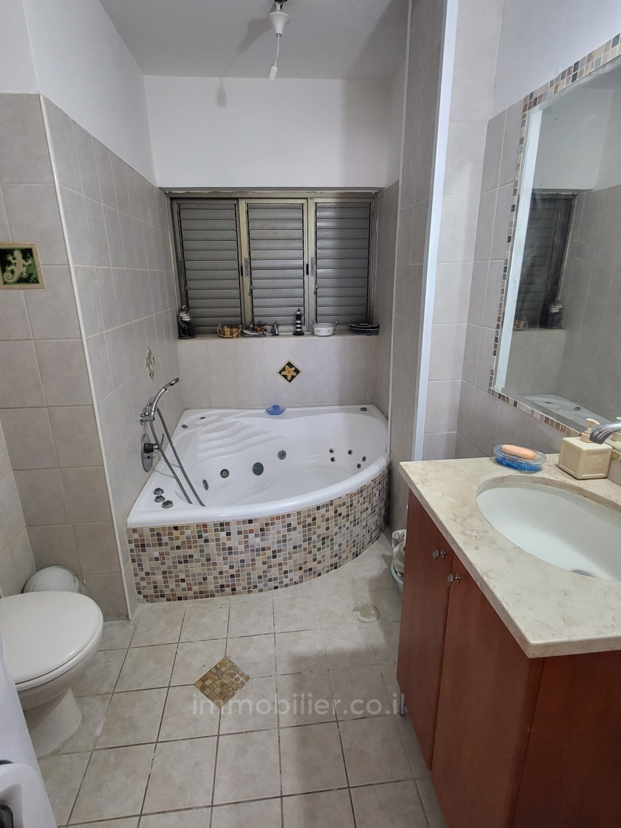 Apartamento 4 cômodos Ascalão Barnea 511-IBL-1762