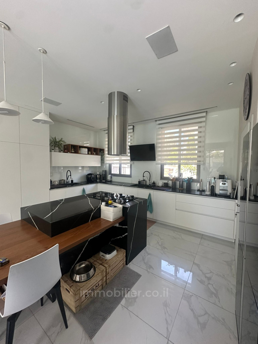 Casarão 8 cômodos Ashdod Yud Zayin 511-IBL-1779