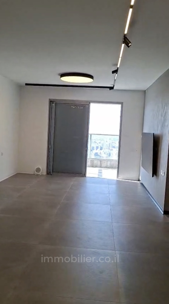 Apartamento 4 cômodos Ashdod City 511-IBL-1802