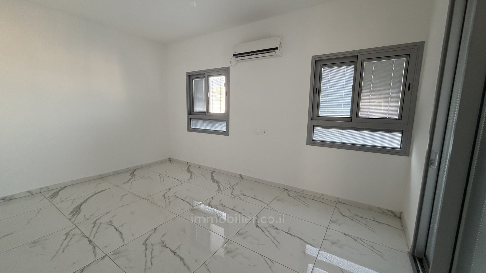 Apartamento 5 cômodos Ashdod Mar 511-IBL-1809