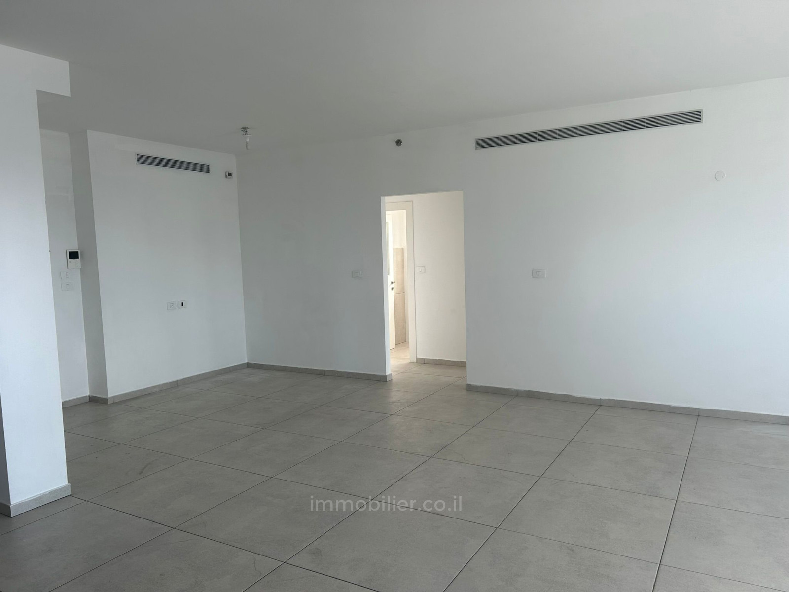 Apartamento 4 cômodos Ashdod Mar 511-IBL-1811
