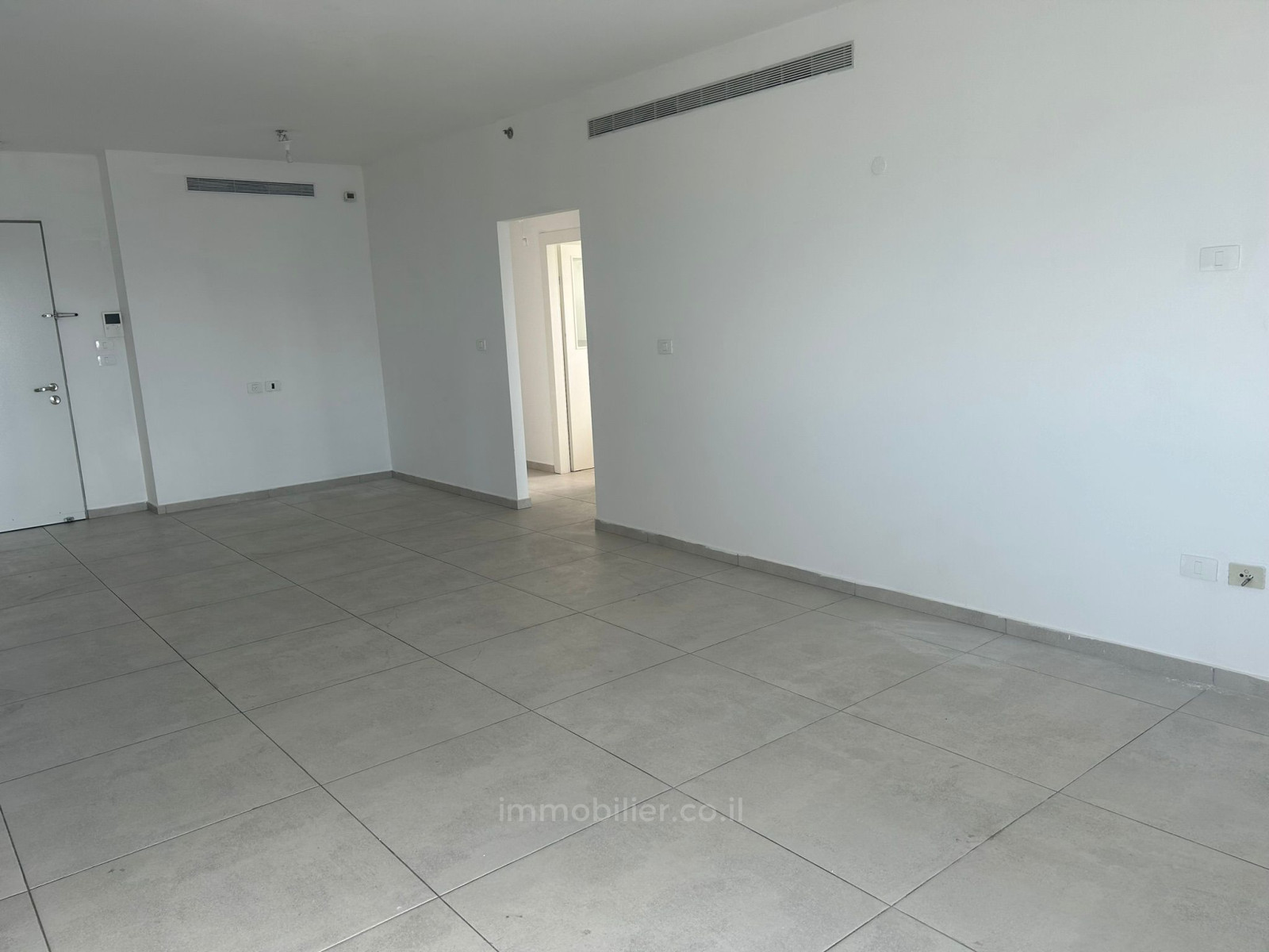 Apartamento 4 cômodos Ashdod Mar 511-IBL-1811