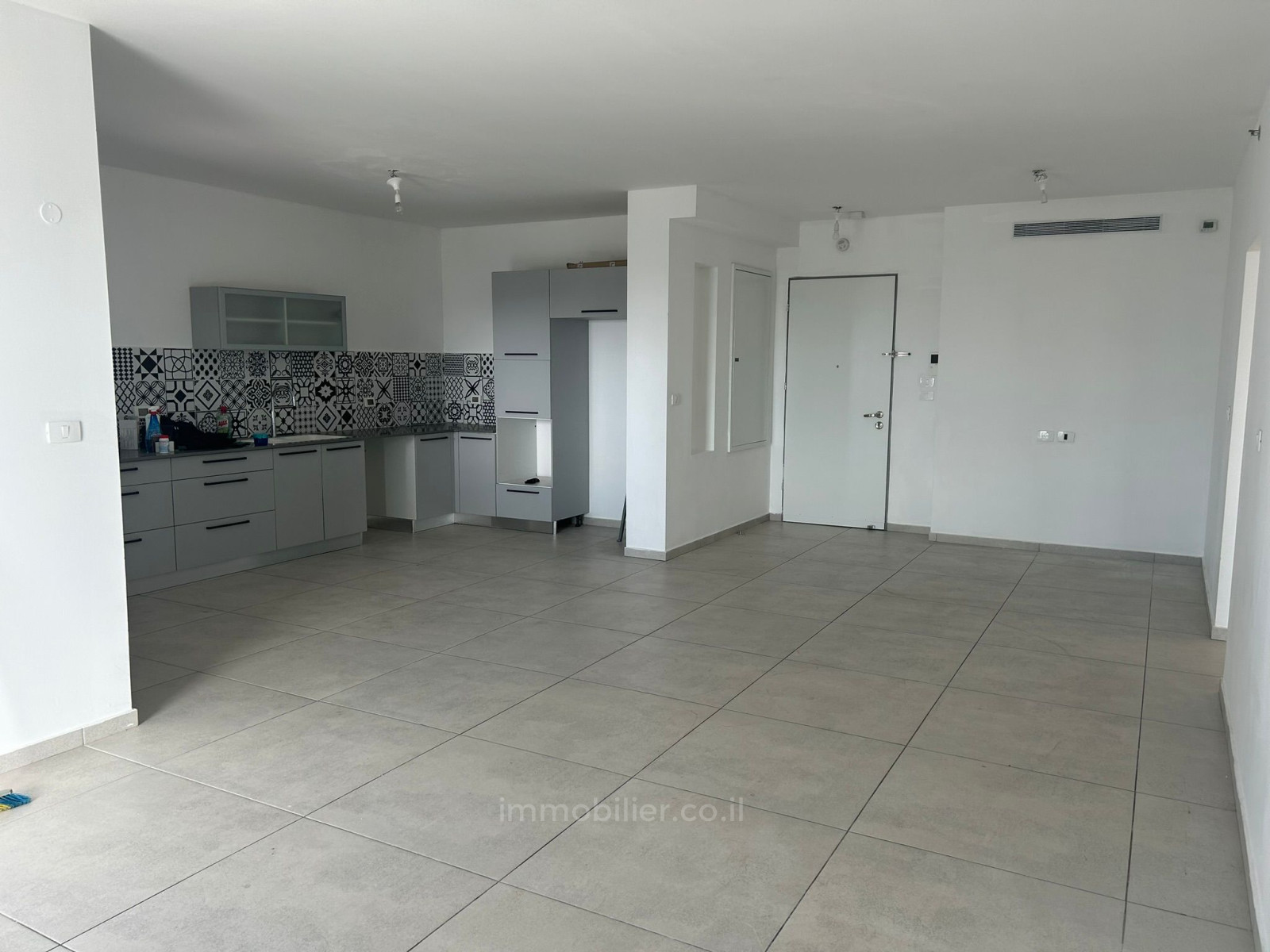 Apartamento 4 cômodos Ashdod Mar 511-IBL-1811