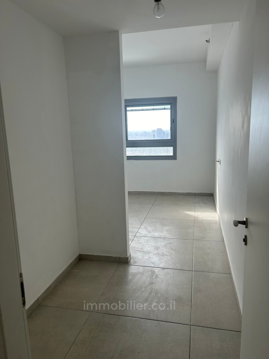Apartamento 4 cômodos Ashdod Mar 511-IBL-1811