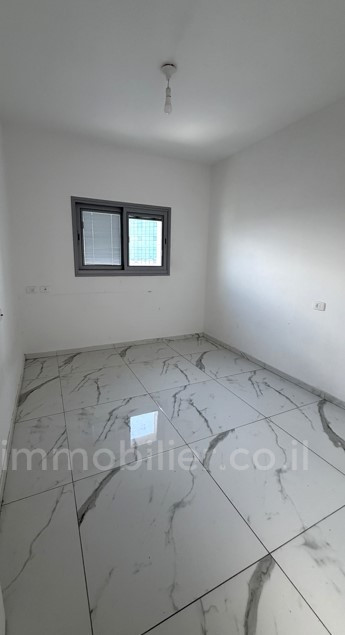 Apartamento 5 cômodos Ashdod Mar 511-IBL-1816