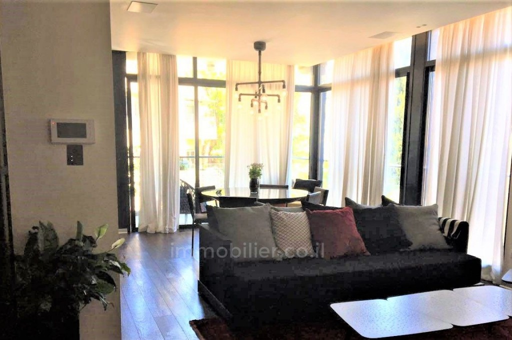 Apartamento 4 cômodos Tel Aviv Lev Tel-Aviv 512-IBL-14