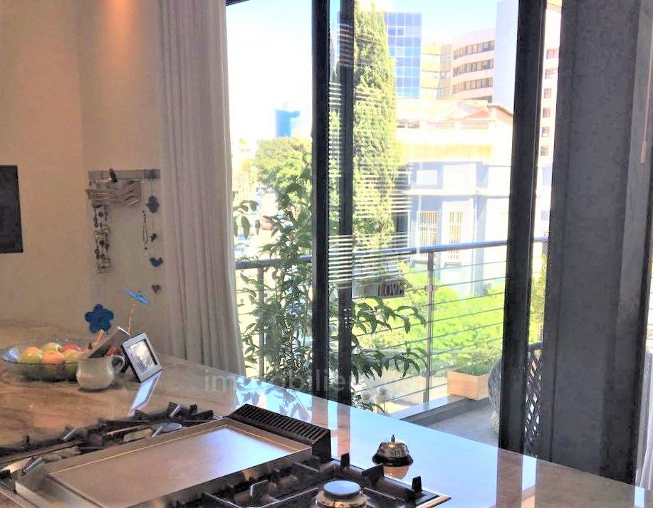 Apartamento 4 cômodos Tel Aviv Lev Tel-Aviv 512-IBL-14