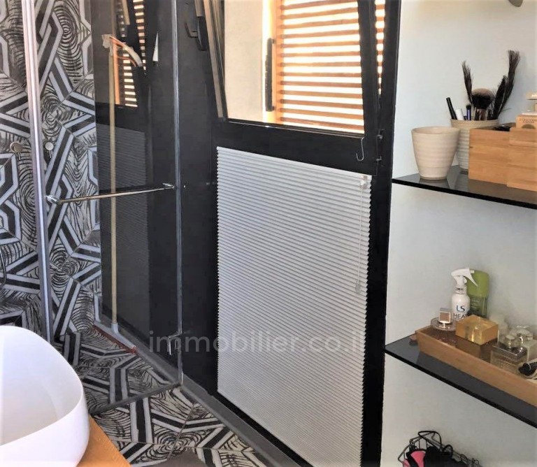 Apartamento 4 cômodos Tel Aviv Lev Tel-Aviv 512-IBL-14