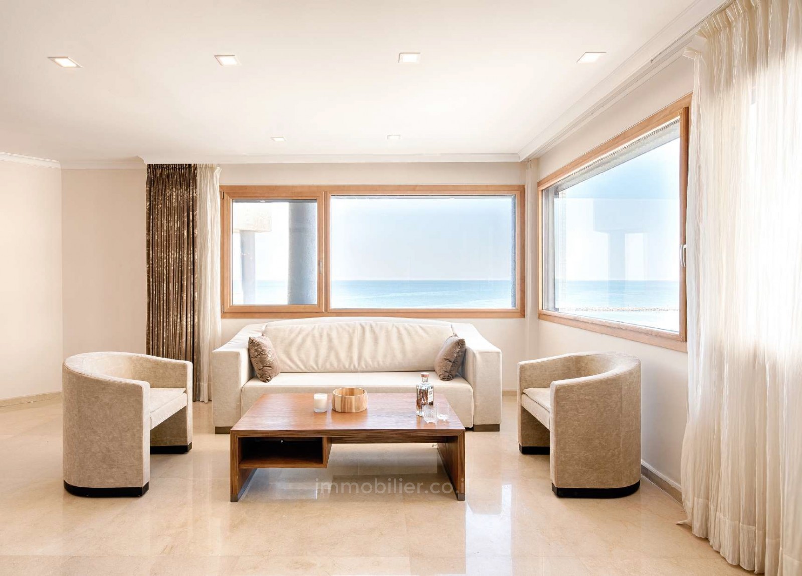 Apartamento 3 cômodos Tel Aviv Primeira linha de mar 512-IBL-34