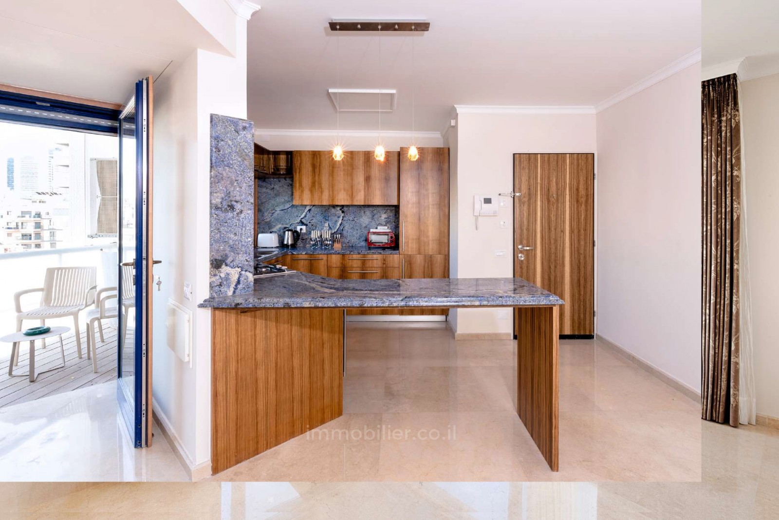 Apartamento 3 cômodos Tel Aviv Primeira linha de mar 512-IBL-34