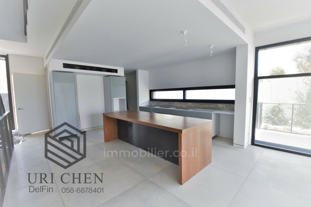 Casarão 7 cômodos Raanana Próximo de Bilu 514-IBL-1