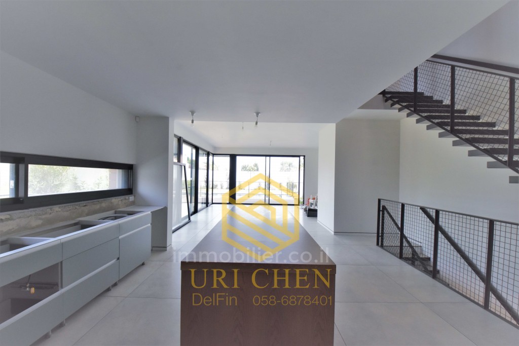 Casarão 7 cômodos Raanana Próximo de Bilu 514-IBL-1