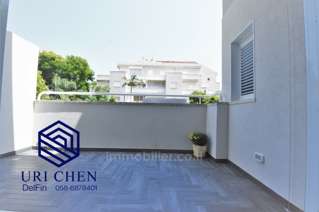 Apartamento 3.5 cômodos Raanana 2003 514-IBL-9