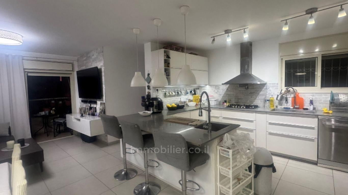 Apartamento 4 cômodos Nahariya Centro da cidade 523-IBL-32