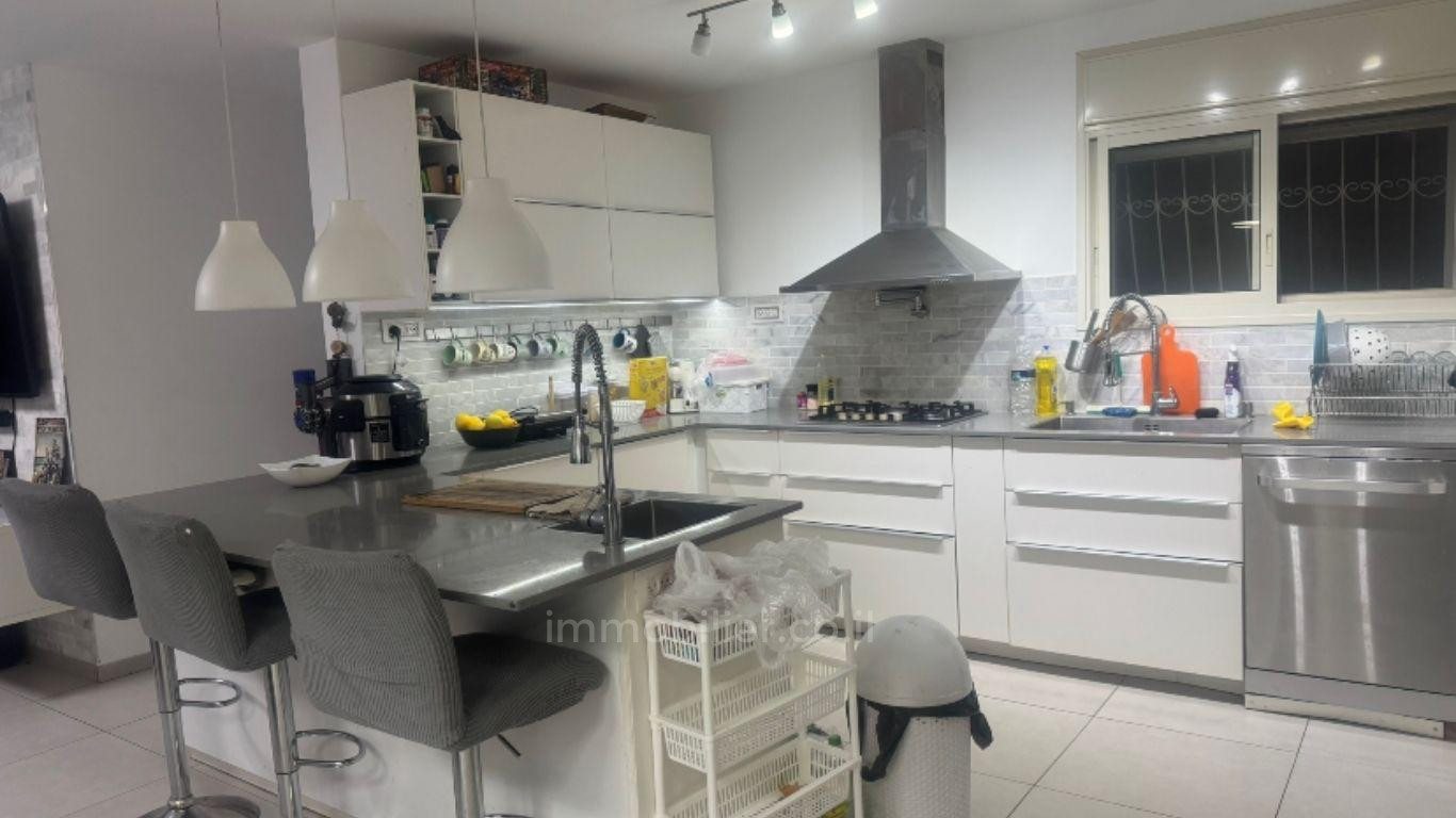 Apartamento 4 cômodos Nahariya Centro da cidade 523-IBL-32