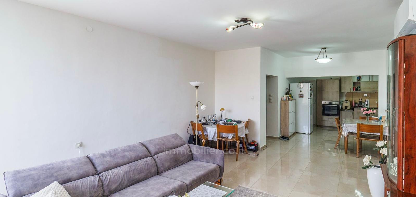 Apartamento 4 cômodos Nahariya Centro da cidade 523-IBL-43