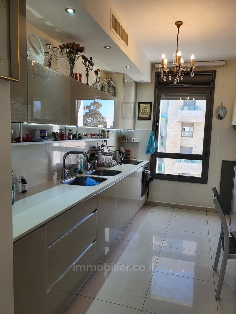 Apartamento 3 cômodos Jerusalém Centro da cidade 524-IBL-17