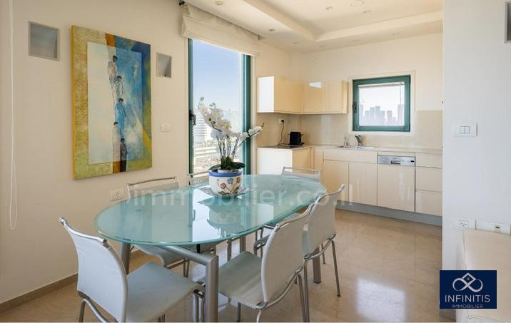 Apartamento 3 cômodos Tel Aviv Primeira linha de mar 527-IBL-140