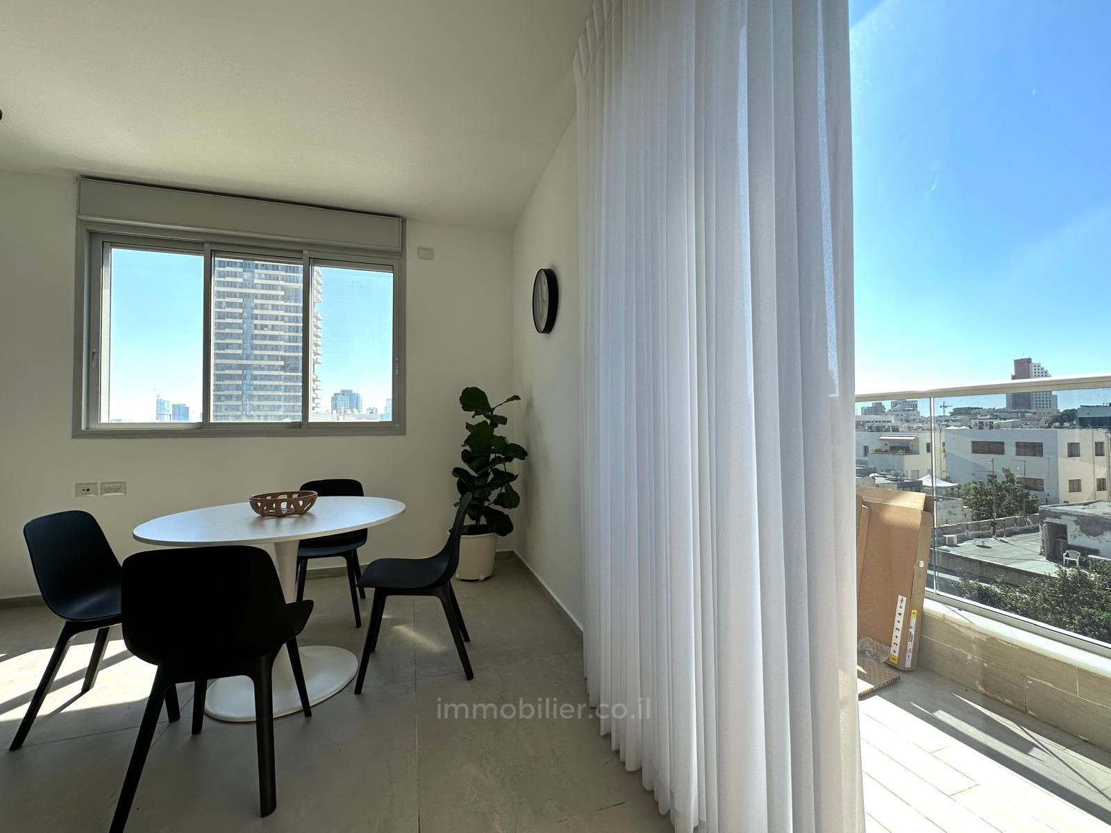 Apartamento 3 cômodos Tel Aviv Dizengof 527-IBL-171