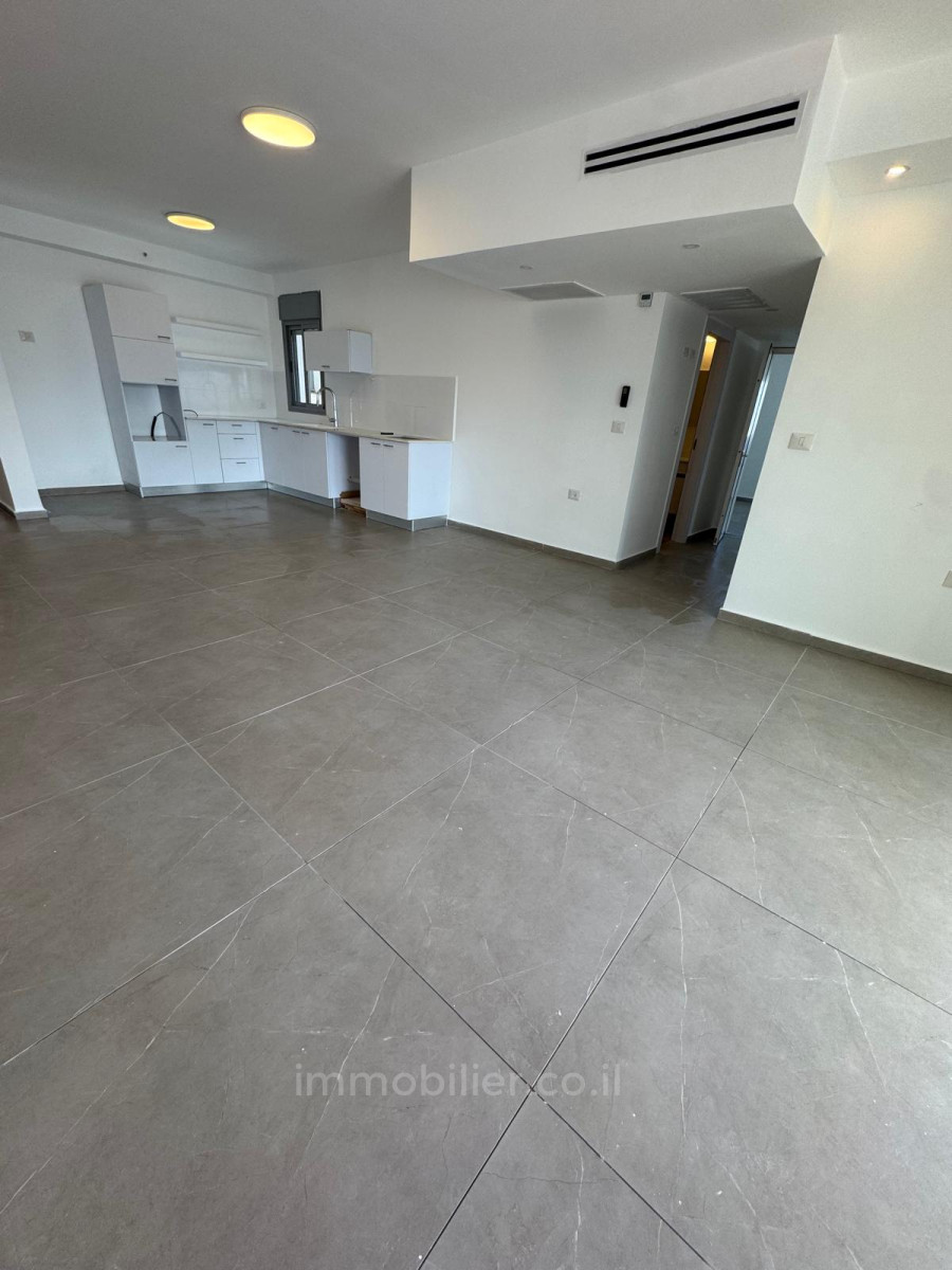 Apartamento 5 cômodos Ascalão Agamim 527-IBL-183