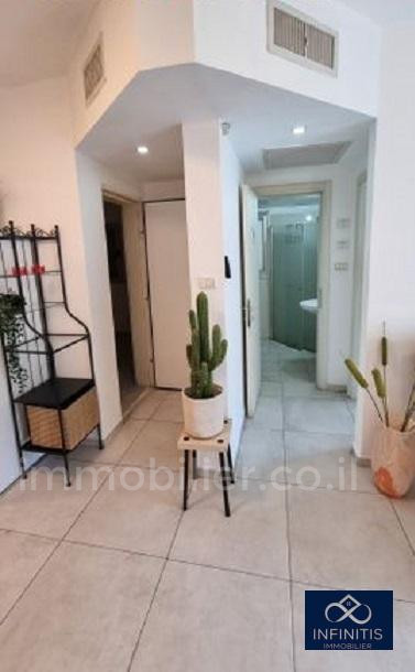 Apartamento 3 cômodos Tel Aviv Neve Shaanan 527-IBL-57