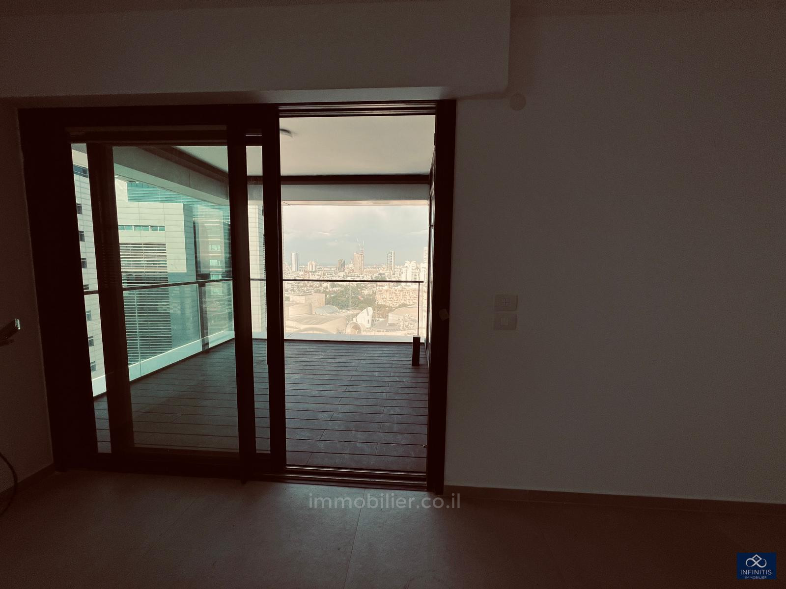 Apartamento 5 cômodos Tel Aviv Lev Tel-Aviv 527-IBL-59