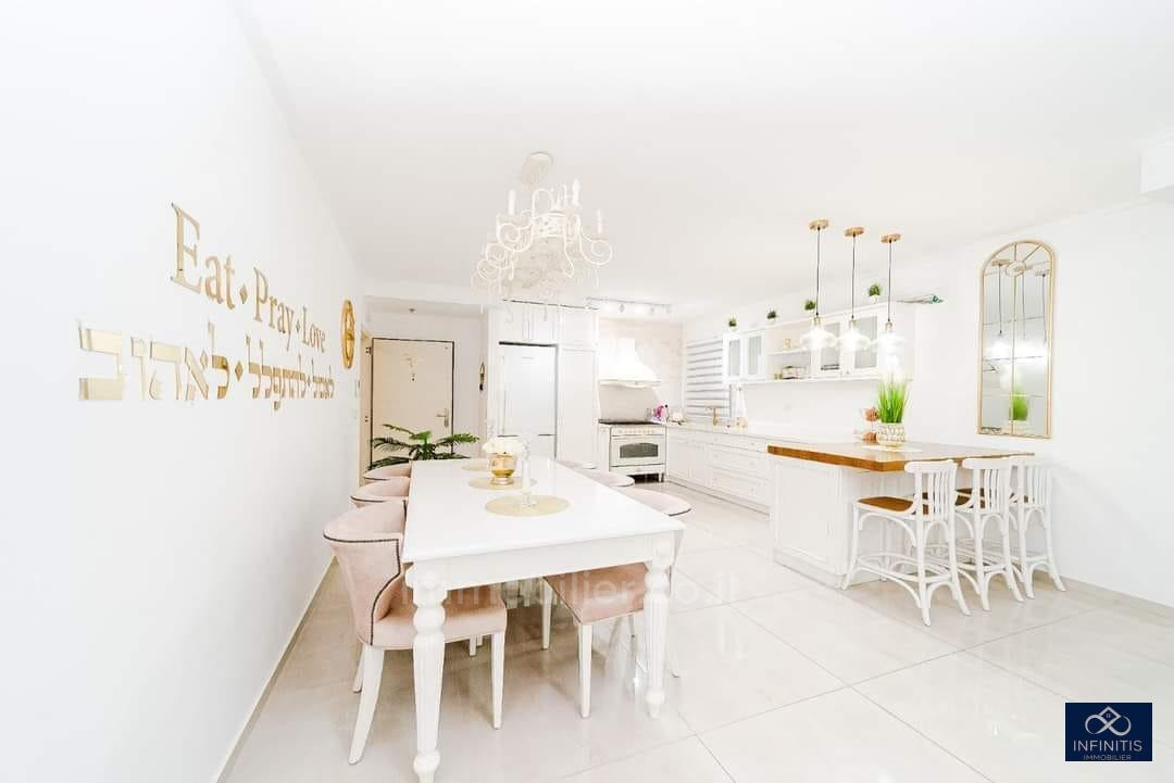 Apartamento 4 cômodos Ascalão Barnea 527-IBL-80