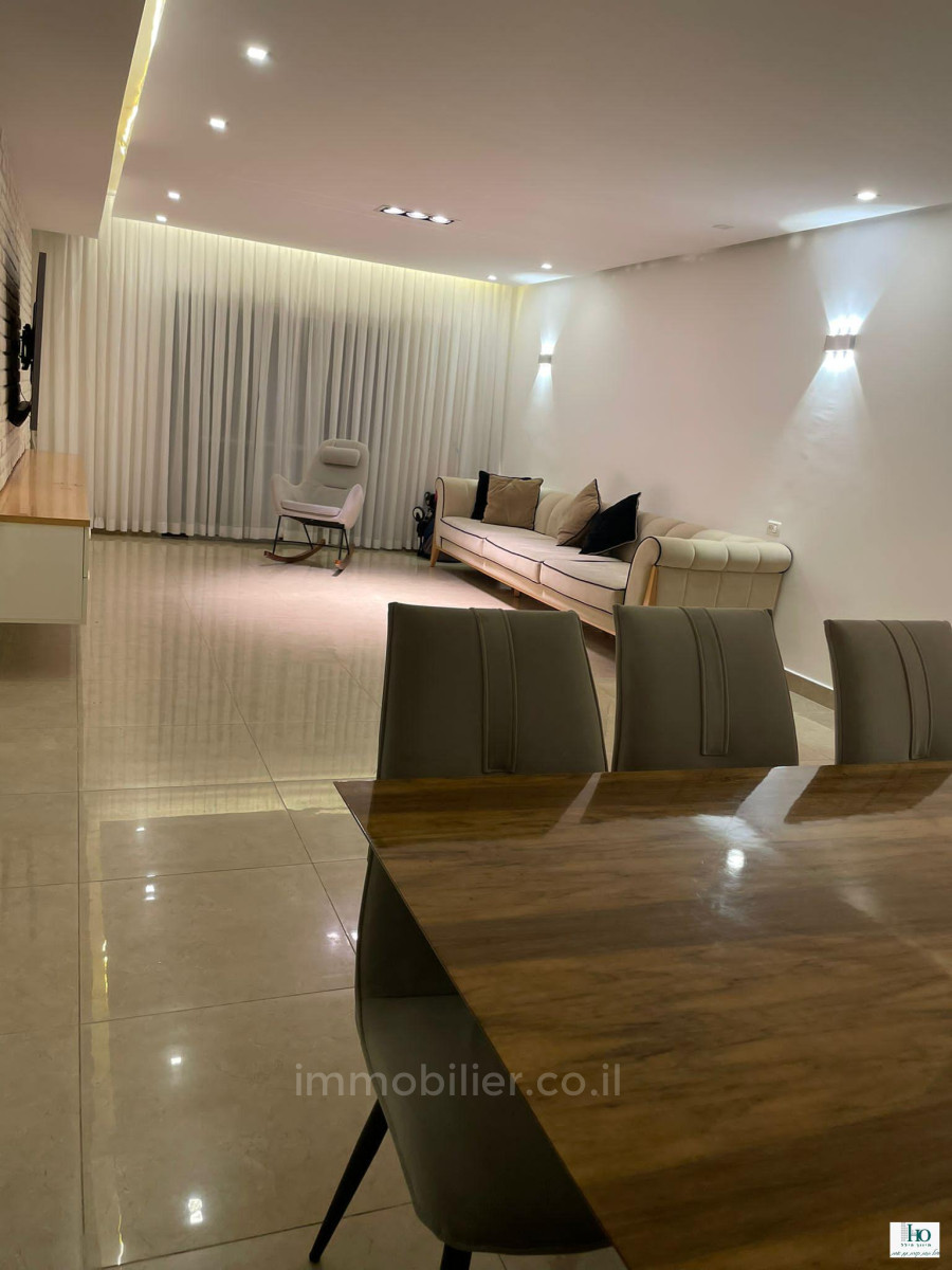 Apartamento 4 cômodos Ascalão Afridar 529-IBL-37