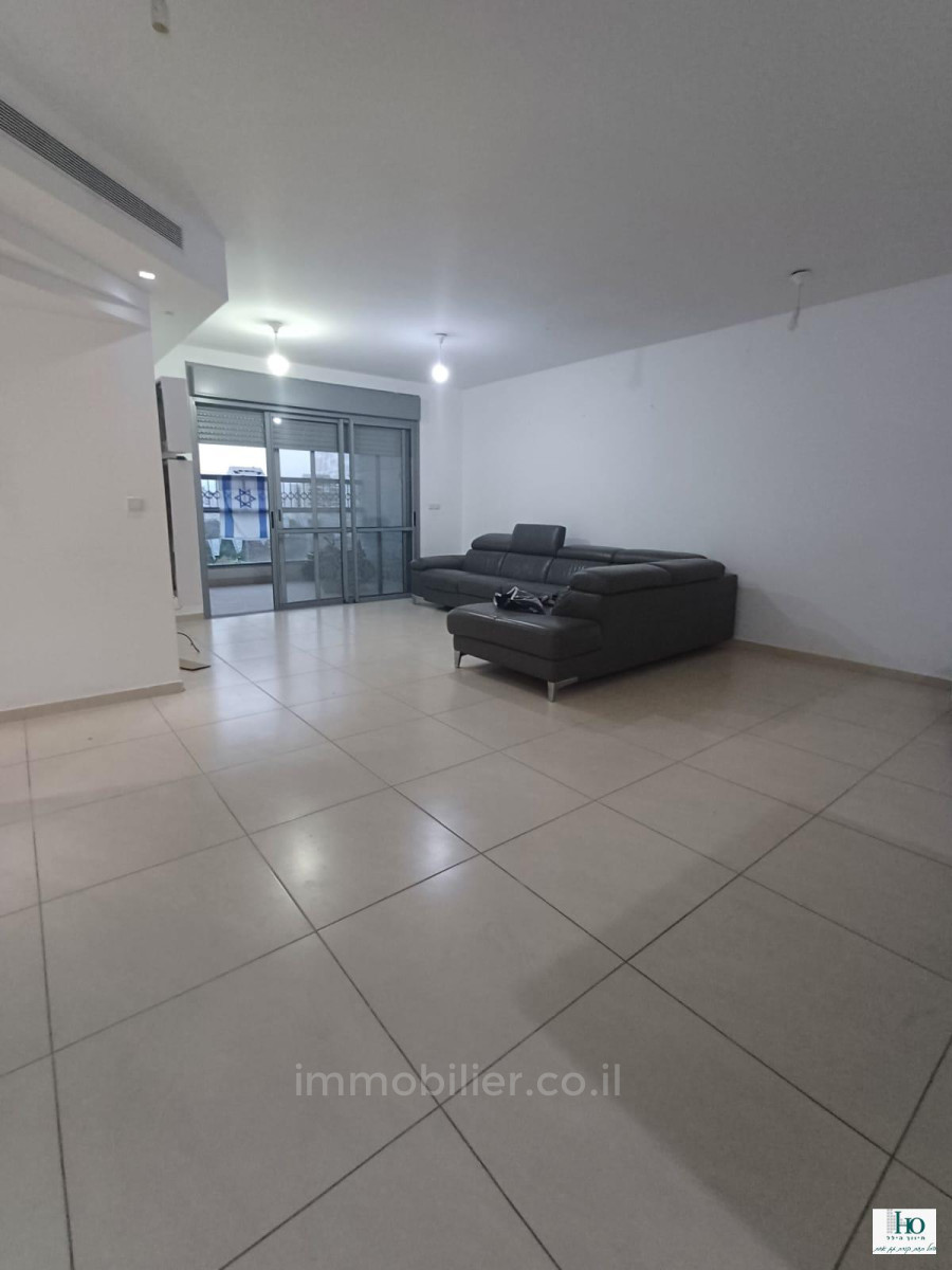 Apartamento 5 cômodos Ascalão Barnea 529-IBL-45
