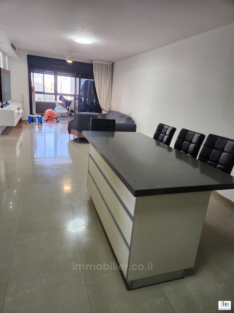 Apartamento 4 cômodos Ascalão Barnea 529-IBL-70