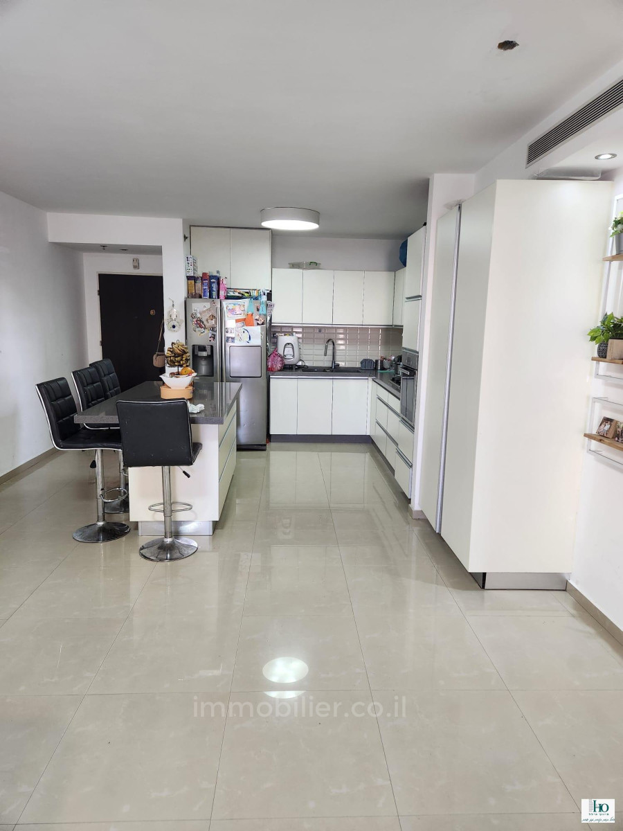 Apartamento 4 cômodos Ascalão Barnea 529-IBL-70
