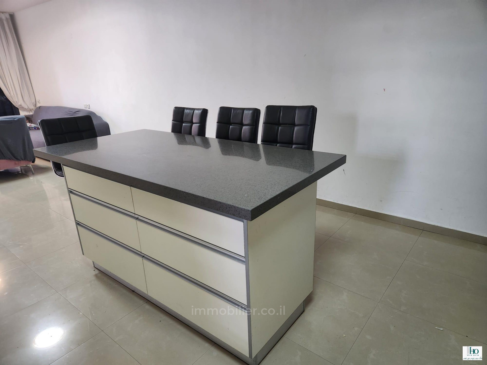 Apartamento 4 cômodos Ascalão Barnea 529-IBL-70