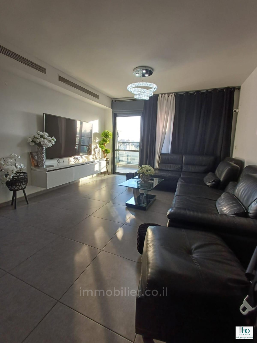 Apartamento 4 cômodos Tel Aviv Primeira linha de mar 529-IBL-75