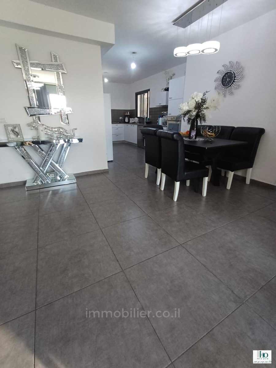 Apartamento 4 cômodos Tel Aviv Primeira linha de mar 529-IBL-75