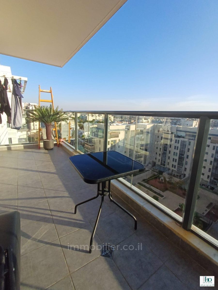 Apartamento 4 cômodos Tel Aviv Primeira linha de mar 529-IBL-75