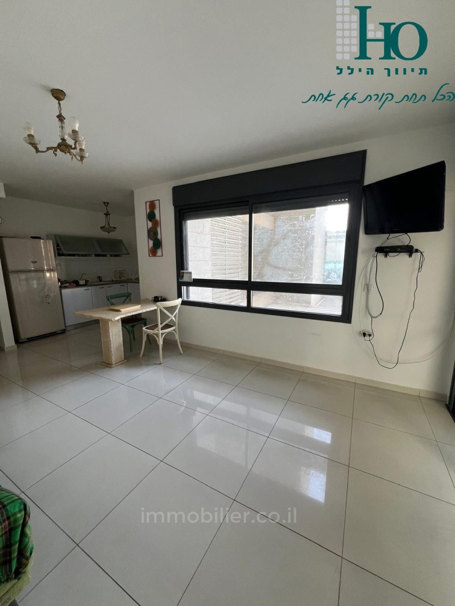 Apartamento 4 cômodos Ascalão Afridar 529-IBL-82