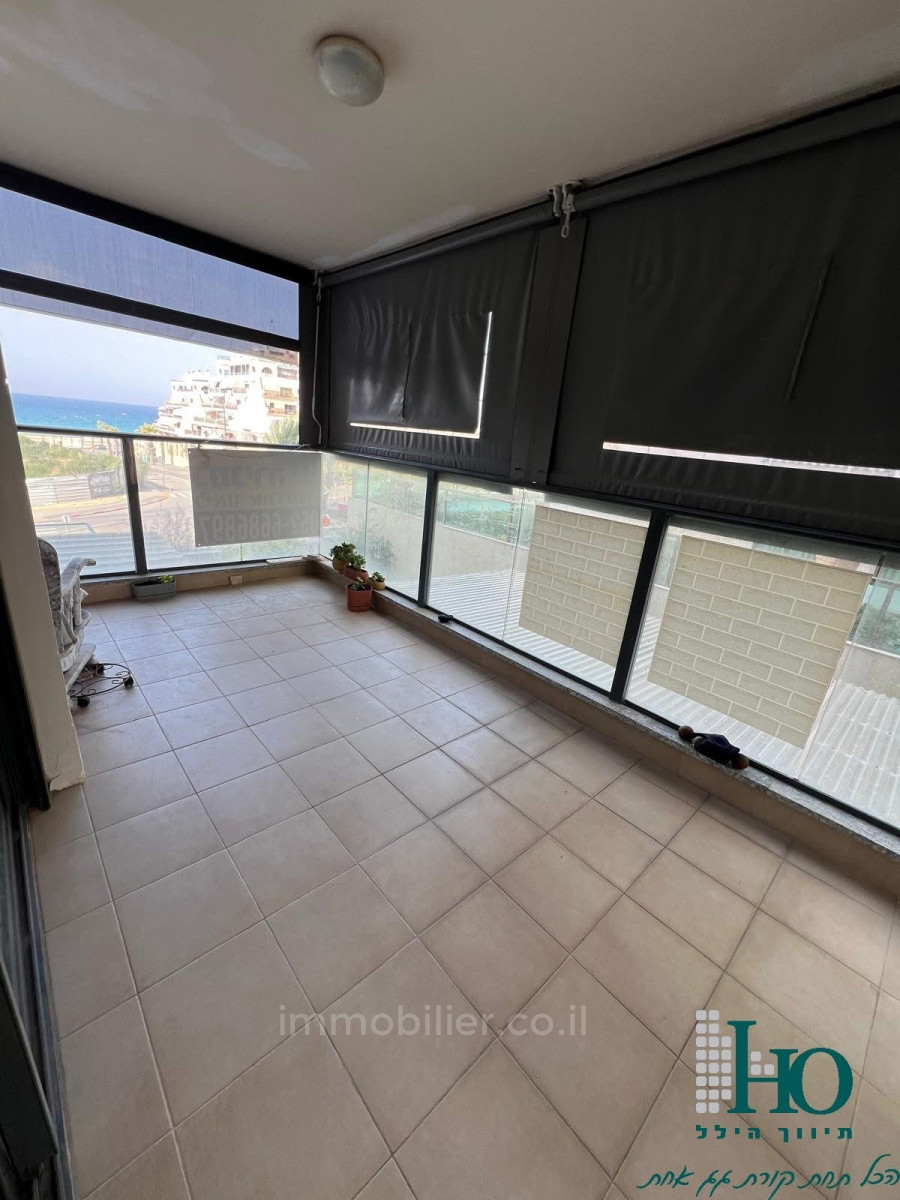 Apartamento 4 cômodos Ascalão Afridar 529-IBL-82