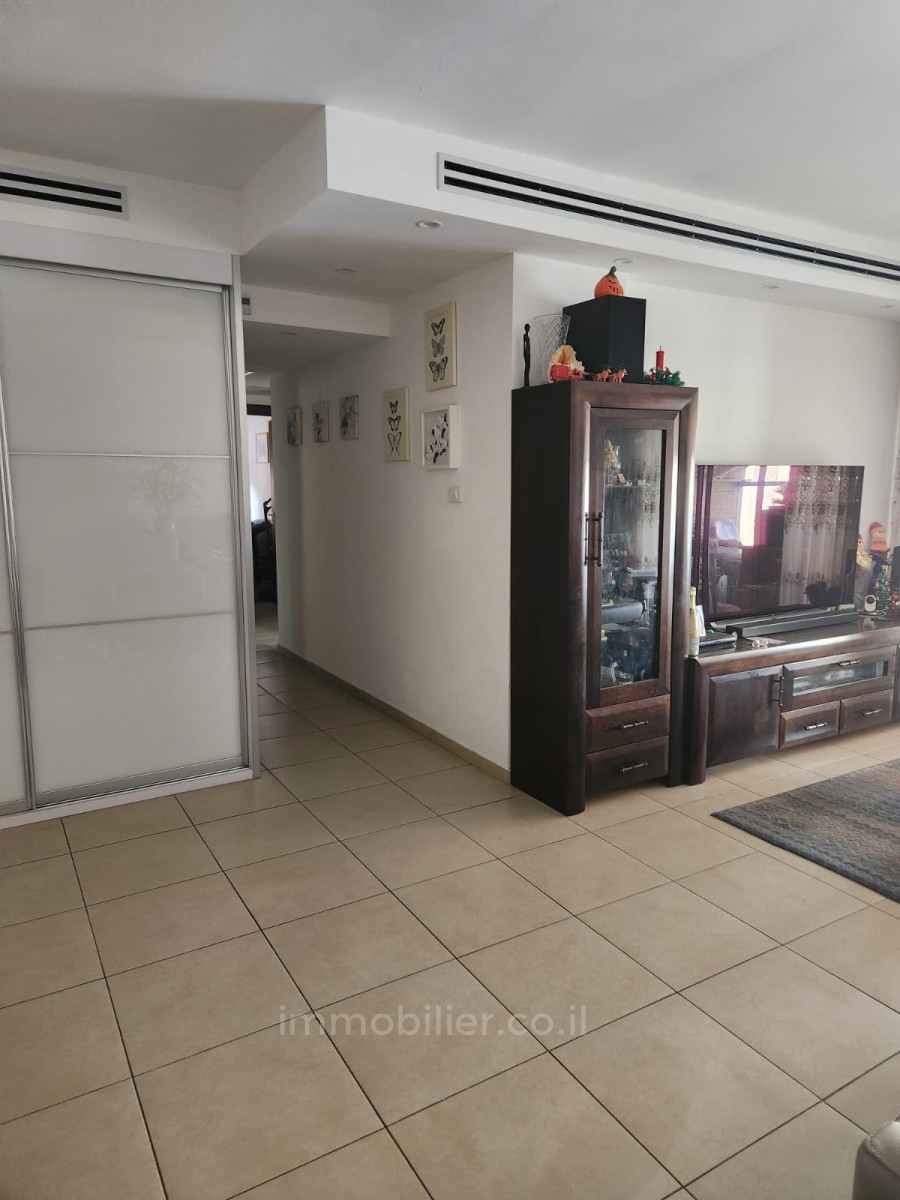 Apartamento 5 cômodos Ascalão Afridar 529-IBL-83