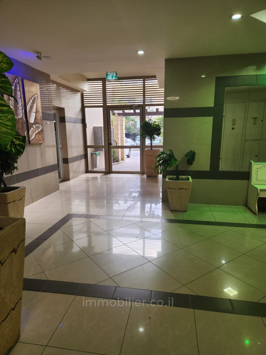 Apartamento 5 cômodos Ascalão Afridar 529-IBL-83