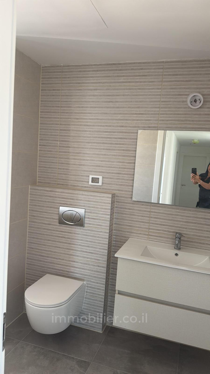 Apartamento 4 cômodos Ascalão Afridar 529-IBL-85