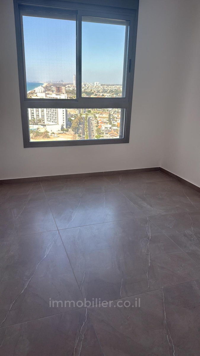 Apartamento 4 cômodos Ascalão Afridar 529-IBL-85