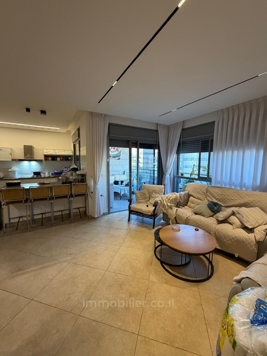 Apartamento 5 cômodos Ascalão Barnea 529-IBL-87