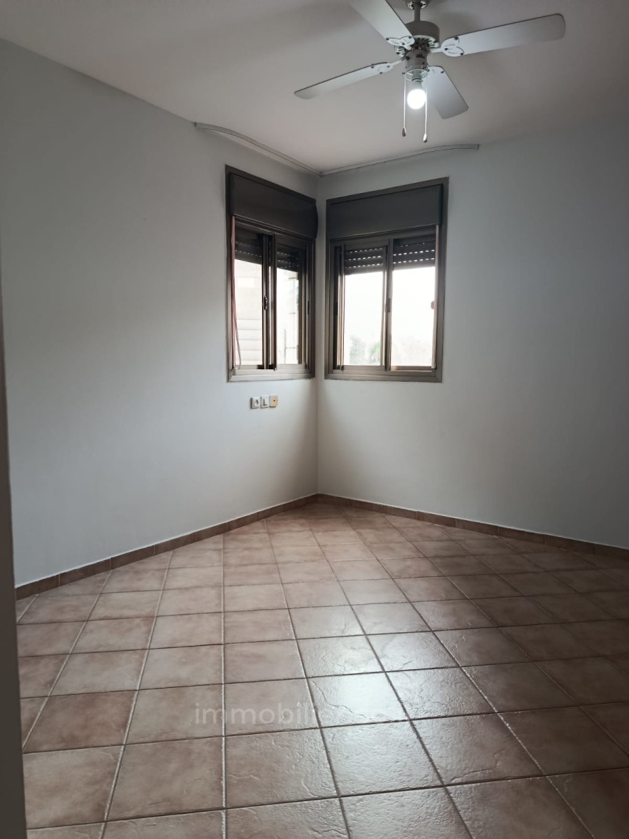Apartamento 5 cômodos Ascalão Barnea 529-IBL-95