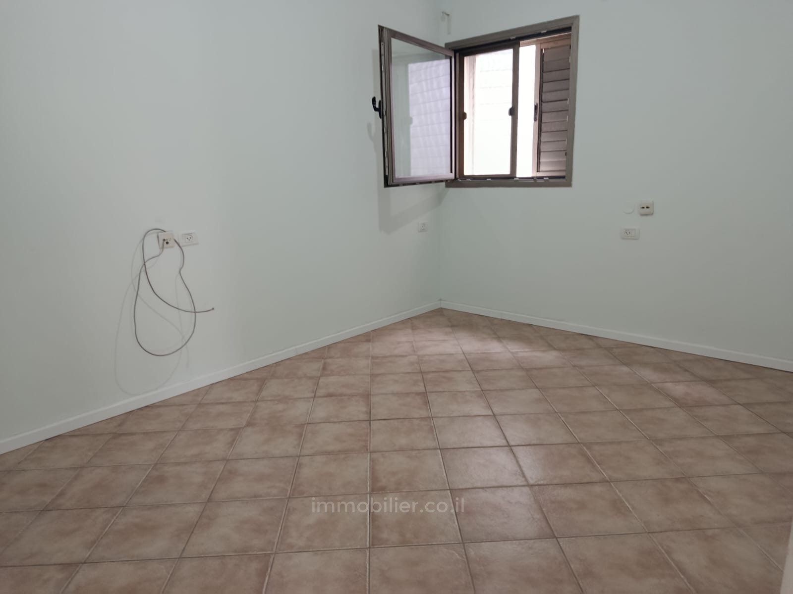 Apartamento 5 cômodos Ascalão Barnea 529-IBL-95