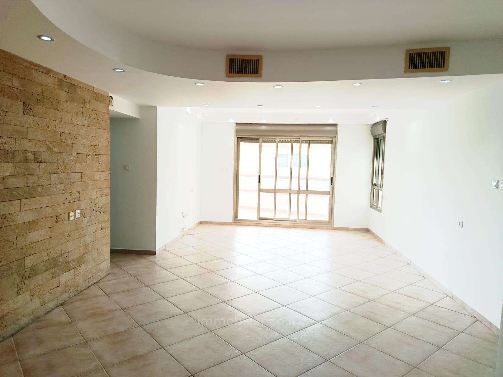 Apartamento 5 cômodos Ascalão Barnea 529-IBL-95