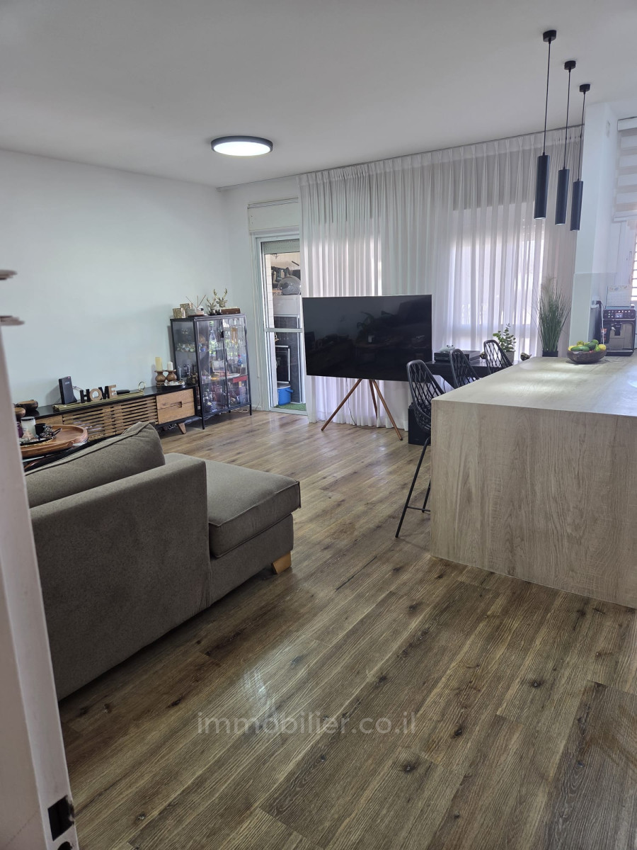 Apartamento 4 cômodos Ascalão Neve Ilan 529-IBL-97