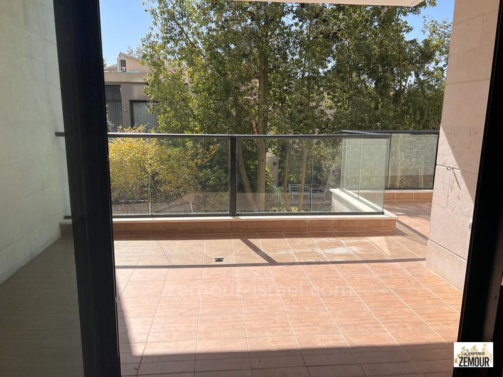 Apartamento 3 cômodos Raanana Est 60-IBL-1239