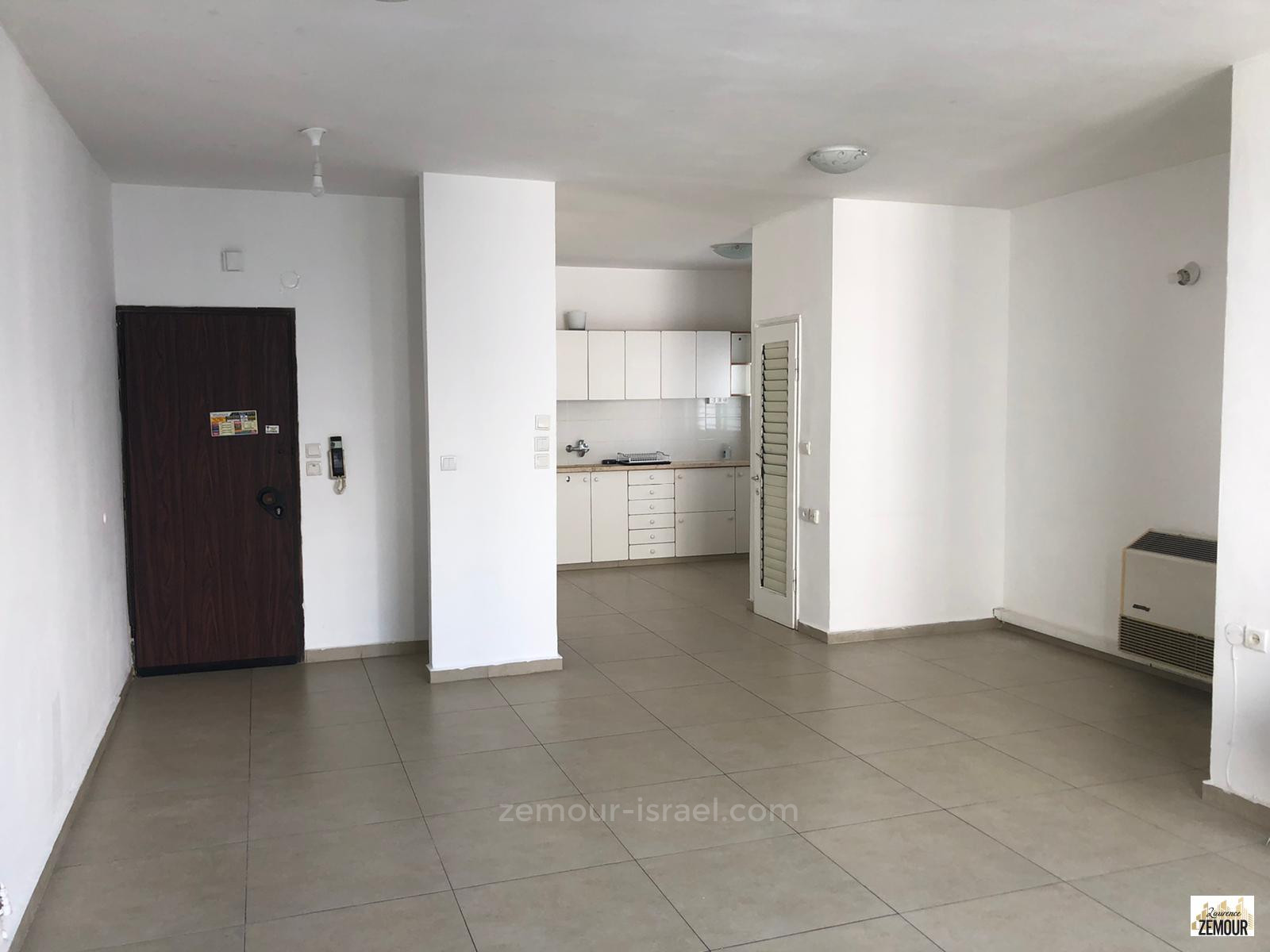 Apartamento 4 cômodos Raanana Perto de Yad Labanim 60-IBL-1241