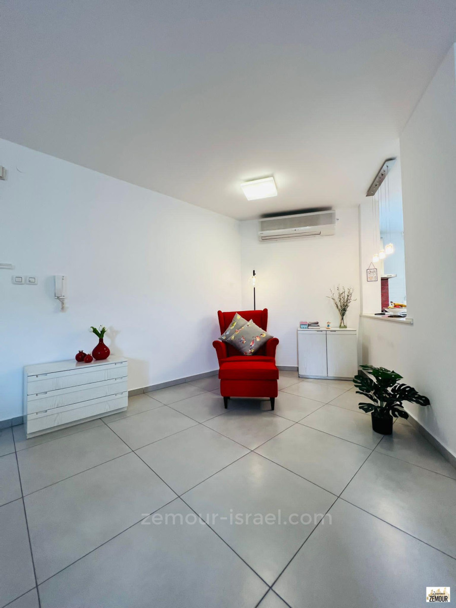 Apartamento 4 cômodos Kfar Saba Centro-Norte 60-IBL-1246